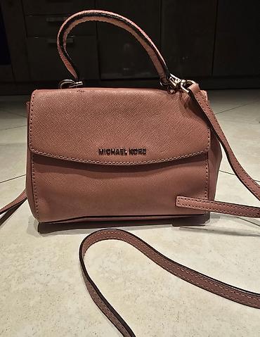 Torbe: MICHAEL KORS mala torba preko ramena, a moze se nositi i u ruci. Neka — 17