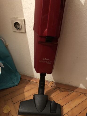 bagat mašina za šivenje: Uspravni usisivač Omega Contur 1400W. Praktičan je za usisavanje