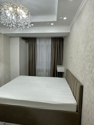 сдается однокомнатная квартира на длительный срок: 2 бөлмө, Кыймылсыз мүлк агенттиги, Чогуу жашоосу жок, Жарым -жартылай эмереги бар