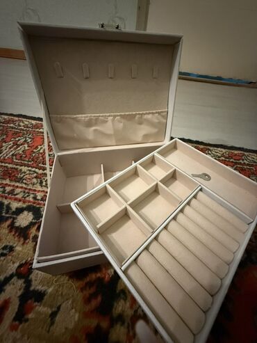 Sandıqlar: Zərgərlik təşkilatçısı/saxlama qutusu - Rəng: açıq bej/ivori tonlarda — 2