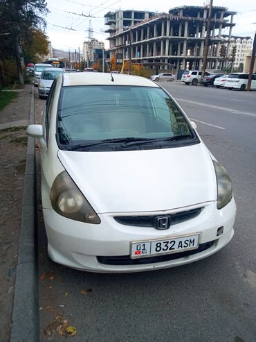 Honda: Honda Fit: 2003 г., 1.3 л, Вариатор, Бензин, Седан