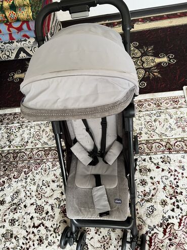 чемодан коляска: Коляска, цвет - Серебристый, Б/у
