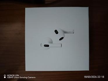 ipad qiymetleri: Təzədir. Zaryatqani ela saxliyir. Apple AirPods (simli/Lightning şarj — 1