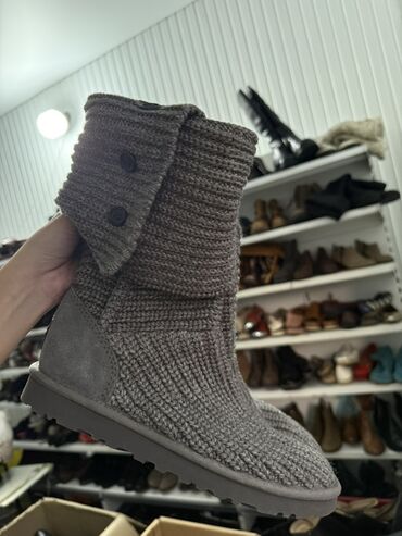 черные брючные классические шорты: UGG Australia Classic Cardy/вязаные сапоги Новые, размеры все есть