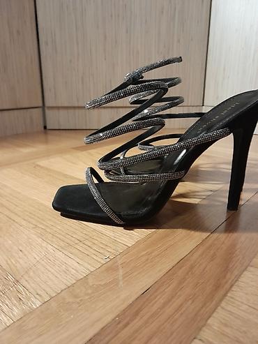 papuče sa štiklom: Ženske sandale na visoku štiklu sa spiralnim vezivanjem oko noge. - — 2