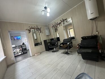 продается полуцокольное помещение: Сдаю Кабинет в салоне, 18 м², Для парикмахера
