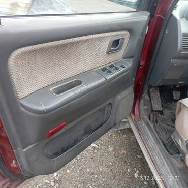 Mitsubishi: Mitsubishi Space Wagon: 1997 г., 2 л, Механика, Бензин, Хэтчбэк — 10