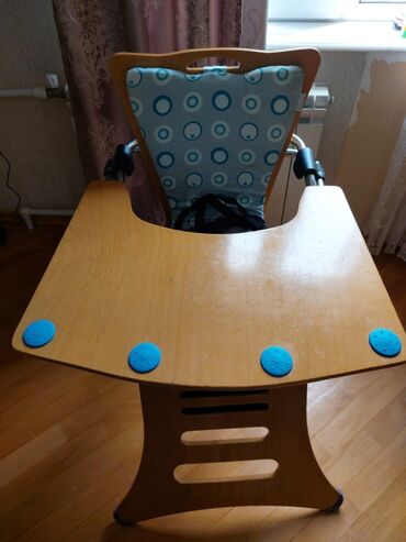 Yemək masaları, oturacaqları: Uwaq masası saz veziyetde 
unv guewli