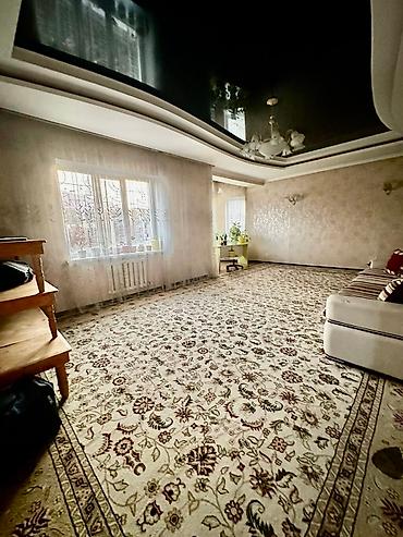 Продажа коттеджей и домов: ПРОДАЕТСЯ ДОМ🏡 В ж/м Учкун, по улице Шабдан Баатыра, на первой линии — 13