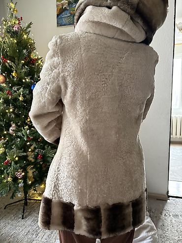 шубы мутон: Шуба, Короткая модель, С капюшоном, Стандарт — 2