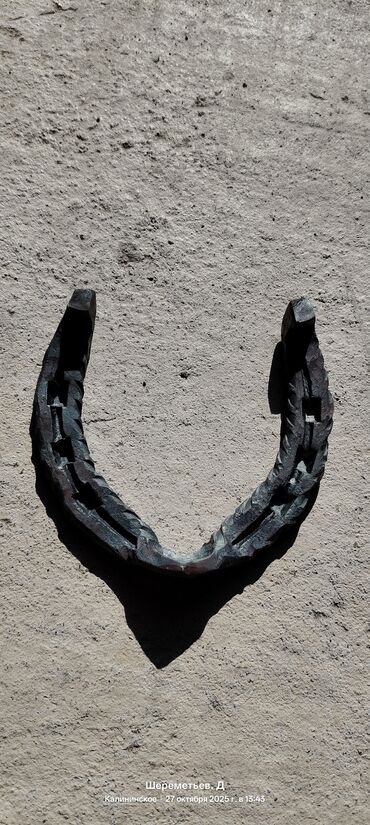 большой офисный стол: Кованая подкова ручной работы - Материал: сталь - Техника