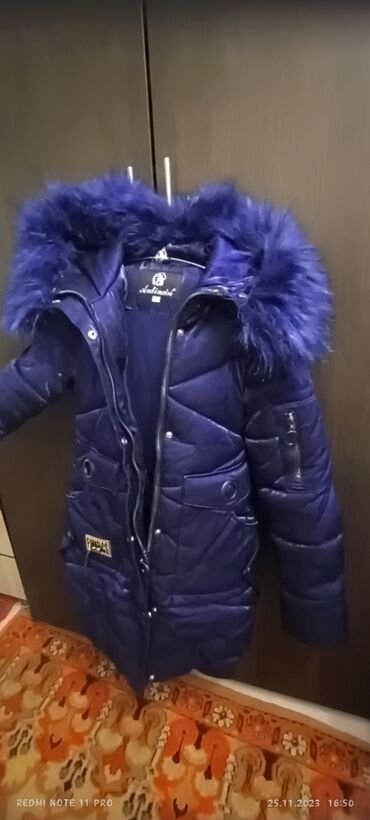 детские пуховики бишкек: Продам детскую куртку зимнюю. цена 1500т состояние отличное . размер