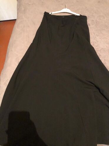 Köynək və bluzalar: Yaxalı, düyməli, qəhvəyi rəngli qadın bluzası. Üzərindəki relyefli — 7