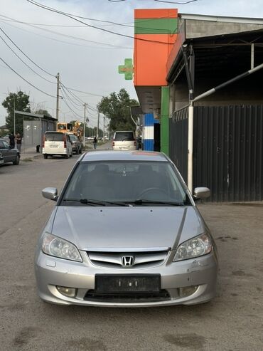 honda свик: Продается автомобиль Honda Civic серебристого цвета. Это надежный и