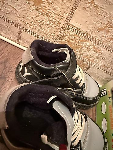 Детская обувь: Детская обувь по 250 -300-400 сом На 1-2-3-4-5 годика Зимние и осенние — 10