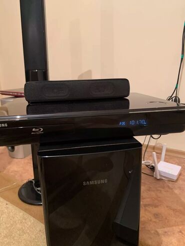 акустические системы vontar с сабвуфером: Комплект домашнего кинотеатра Samsung в черном цвете. Включает в себя