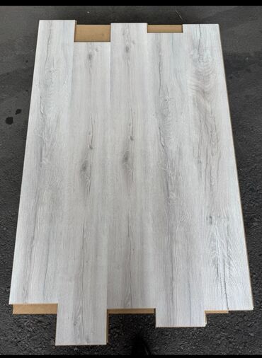 Laminat: Salam laminatlarimiz 31 32 33 klass olmagala hər rəg secimi var 250 yə — 25