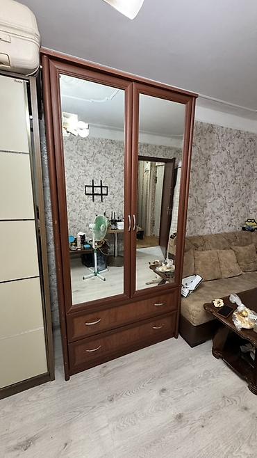 İkiqapılı güzgülü paltar şkafı Yaxsi keyfiyyətli dolabdır