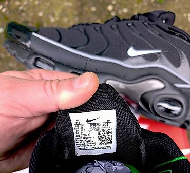 patike za more: Nike TN patike u crnoj boji sa sivim i belim detaljima. Model je — 6