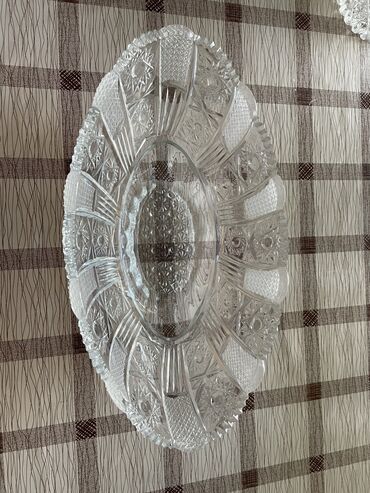 Посуда: Продаю чешский хрусталь, б-у в отличном состоянии. Вазы все разного — 10