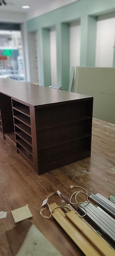 Rəf vitrinləri: Mağaza üçün çoxfunksiyalı vitrin/ada masa. - Material: tünd qəhvəyi — 4