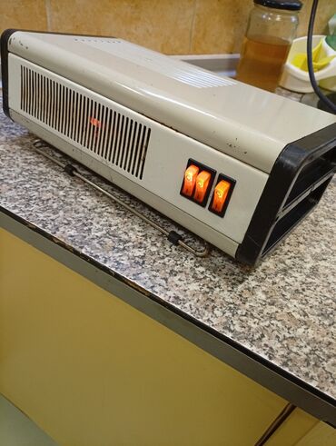 Kaloriferi: Električni grejač/ventilator (toplotni ventilator – “kalorifer”) za — 1