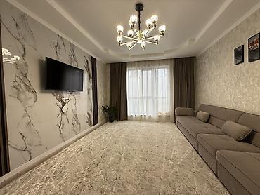 Продажа полдома: Продается двух этажный дом 🏡 Понарамные окна 🪟 250кв 📐 На первом — 13