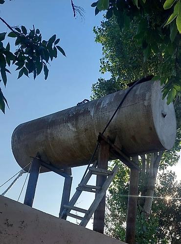 eboksit satilir: 3.5 ton su çəni satılır. - Qalın və keyfiyyətli materialdan — 2