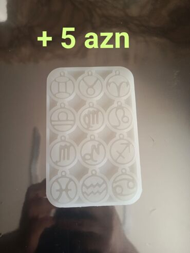 Çörək qabları: Silikon qəlblər satılır. şəkil üzərində + və - yazılıb. + istifadə