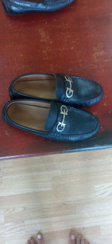 Tavalar: Salvatore Ferragamo kişi loaferləri - Rəng: qara - Material: dəridir