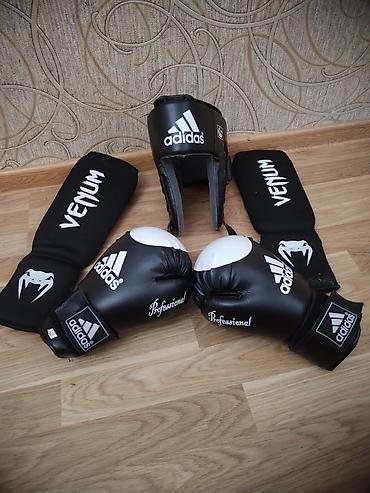 idman kaskası: Döyüş idmanı dəsti - Brendlər: Adidas və Venum - Komplektə daxildir — 1