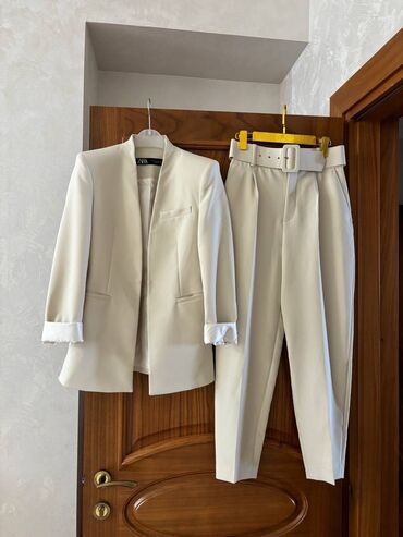 Пиджаки, жакеты: Костюм двойка от ЗАРА размер s