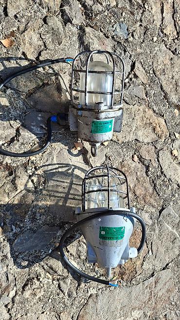 Industrijske lampe visilice 2 kom autenticne stare teske na lalafo.rs Industrijske lampe visilice 2 kom autenticne stare teske
