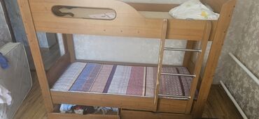 эки ярустуу керебет: Двухъярусная кровать из дерева с двумя спальными местами, что идеально