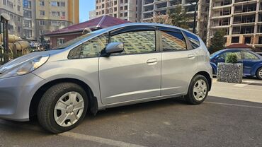 Honda: Honda Fit: 1.3 л, Вариатор, Гибрид