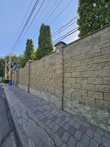 продаю дом город кара балта: Үй, 700 кв. м, 8 бөлмө, Риелтор