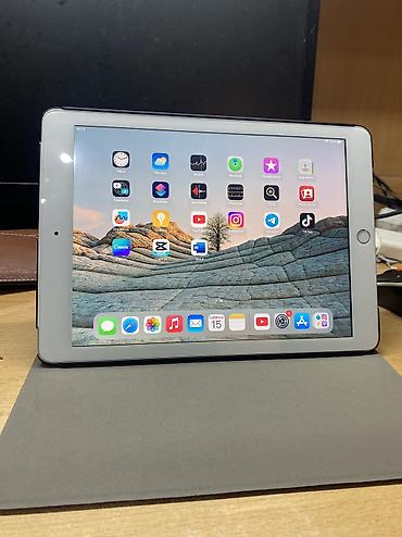 Планшеты: Планшет, Apple, память 128 ГБ, 9" - 10", Wi-Fi, Б/у, Детский цвет - Серебристый — 4