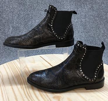 zenske cipele 35 broj: Zara Ženske Chelsea gležnjače sa zmijskim printom i nitnama - Model — 2