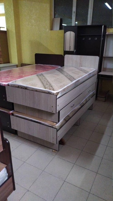 Мебель: Односпльный кровать с ящиком