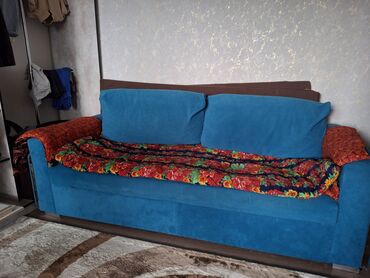кожанная мебель: Диван-кровать, цвет - Синий, Б/у