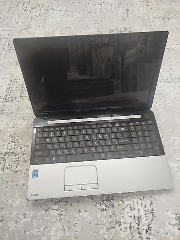 notebuk: Toshiba Satellite noutbuku - Ekran: 15.6" (parlaq panel), üst hissədə — 1