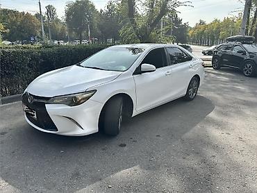 ош авто базар: Toyota Camry - Просторный 5‑местный седан с тканево‑кожаной отделкой — 9