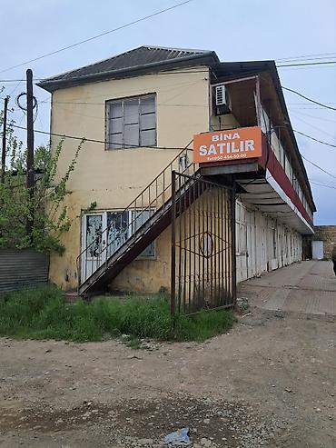 1 однокомнатная квартира: Satılır: İki mərtəbəli kommersiya təyinatlı bina Xüsusiyyətlər: - 2 — 2