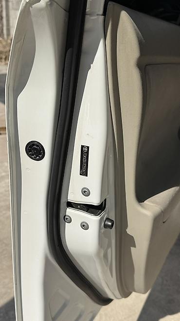 Toyota: Toyota Prius: 2012 г., 1.8 л, Вариатор, Гибрид, Хэтчбэк — 12