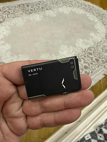 akumulator satisi: Vertu original karobkasi, 2 eded batareyasi zaryatka ucun perexodniki — 3