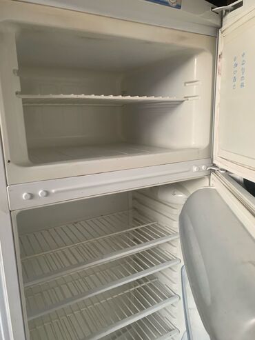 холодильный шкаф: Холодильник Midea, Б/у, Двухкамерный