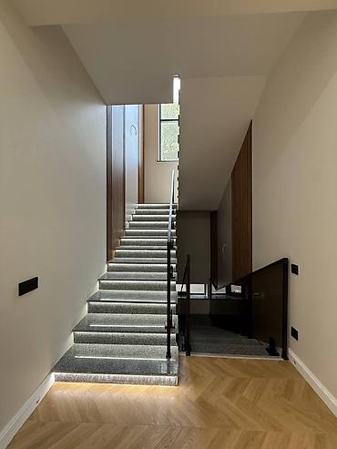 Продажа коттеджей и домов: 5 и более комнат, 300 м², 7 соток, Бишкек, Агентство недвижимости — 7