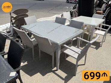 Yataq otağı dəstləri: Ağ rəngli, düzbucaqlı formalı stol və altı oturacaqdan ibarət bağ
