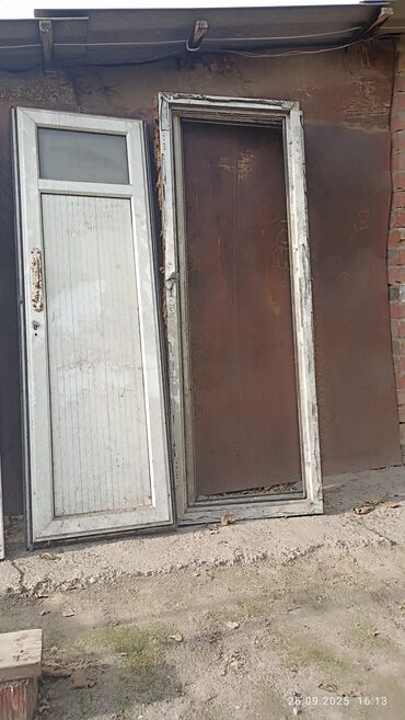 Двери для частных домов: Продаю двери цена договорная