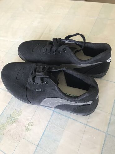 зимние мужские обувь: Карабалта,мужская спортивная обувь,р 43,новые цена 650